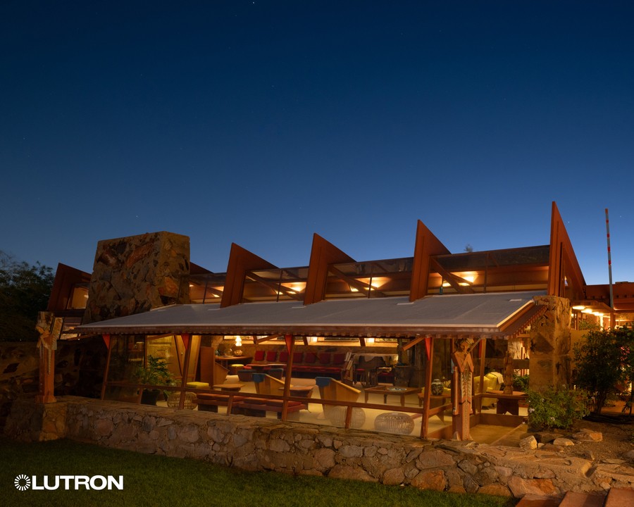 how-smart-lighting-simplifies-indoor-outdoor-living
